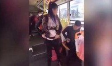 扒衣视频在线观看,在线观看背后的真相与争议