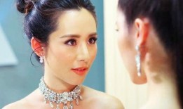 当红女星爆料娱乐圈,当红女星亲曝内幕，惊人真相令人咋舌